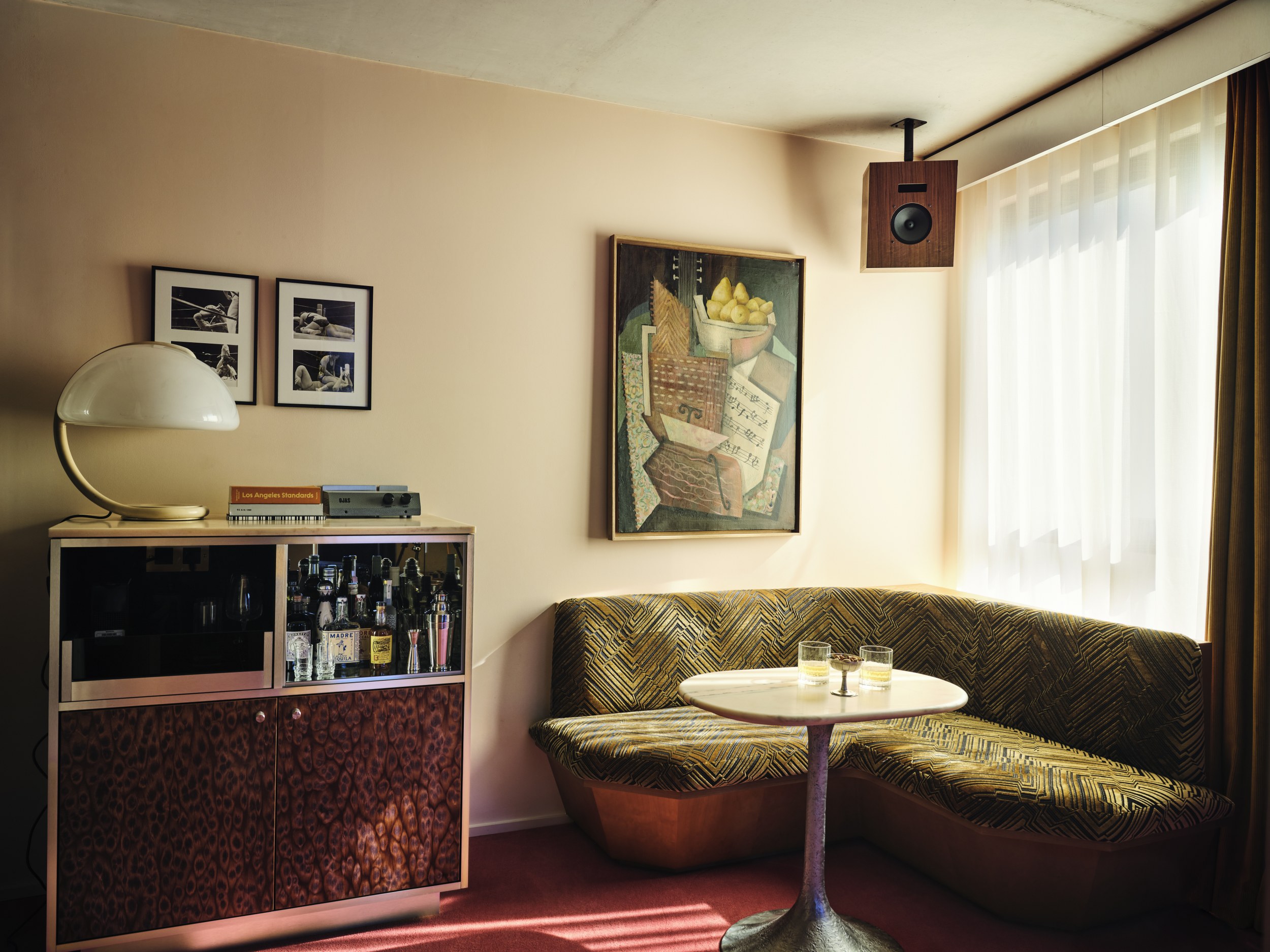 Retro lounge corner with bar, vintage decor, and cozy seating.