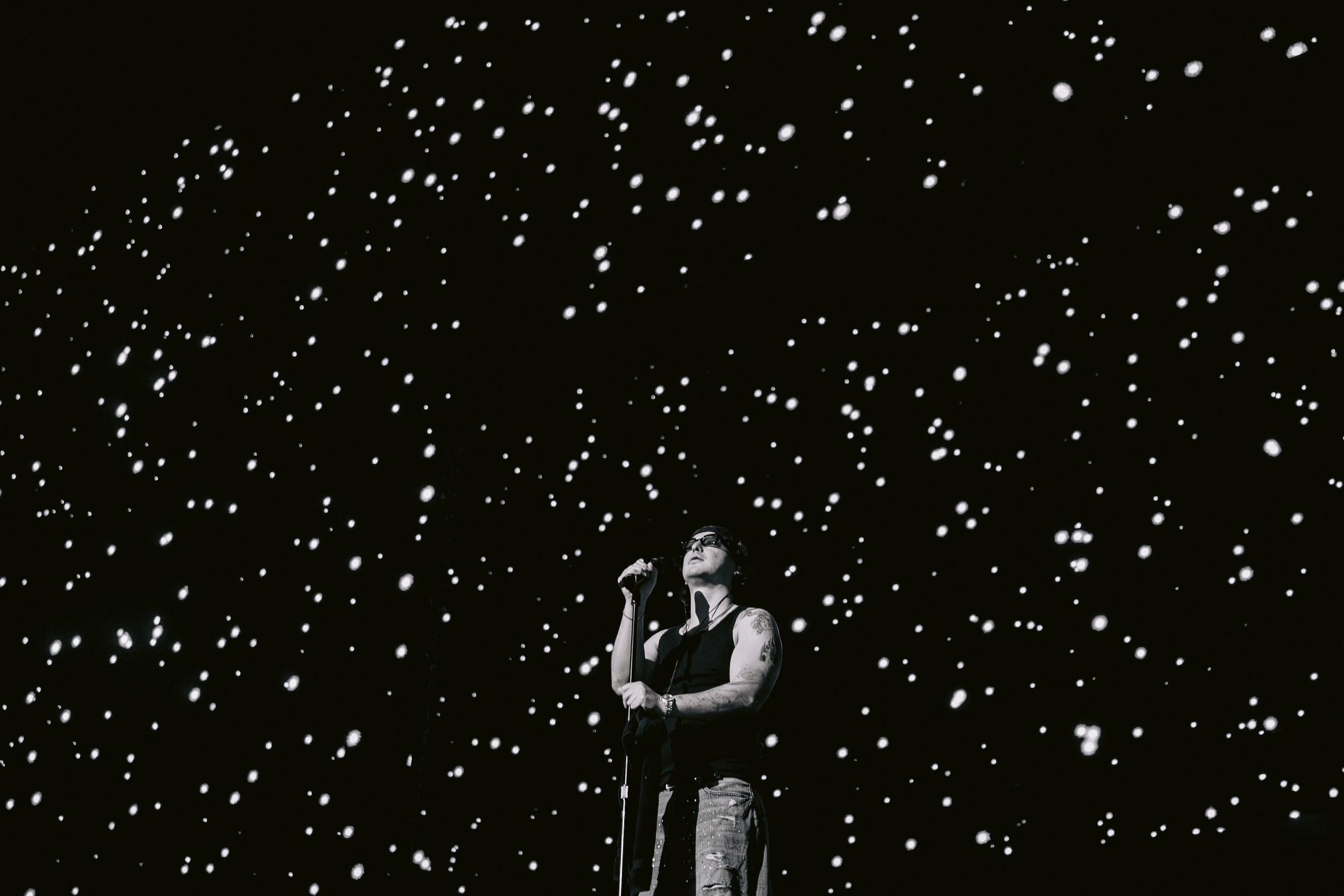 Singer performs under starry lights on stage, creating a magical atmosphere.
